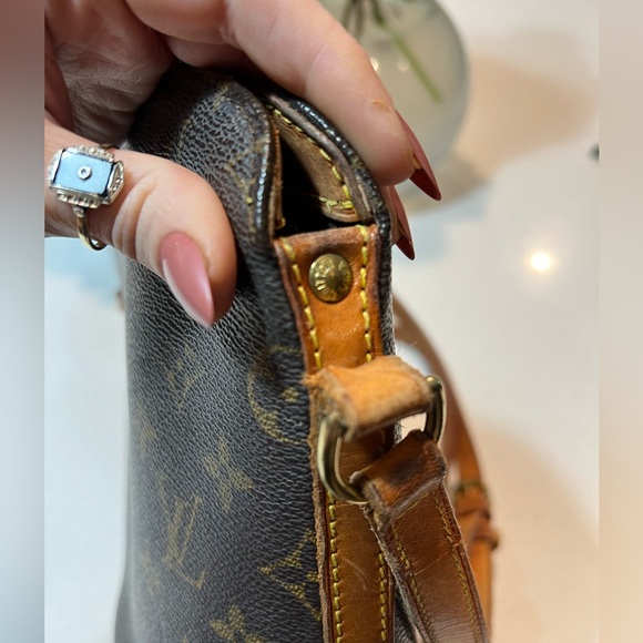 Vintage Authentic Louis Vuitton Crossbody Bucket Purse - Picture 9 of 16